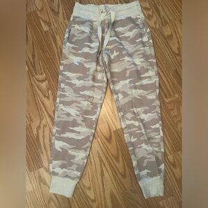 Athleta camo print jogger . Like new . Size xs